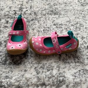 Toddler girls chooze Maryjane shoes